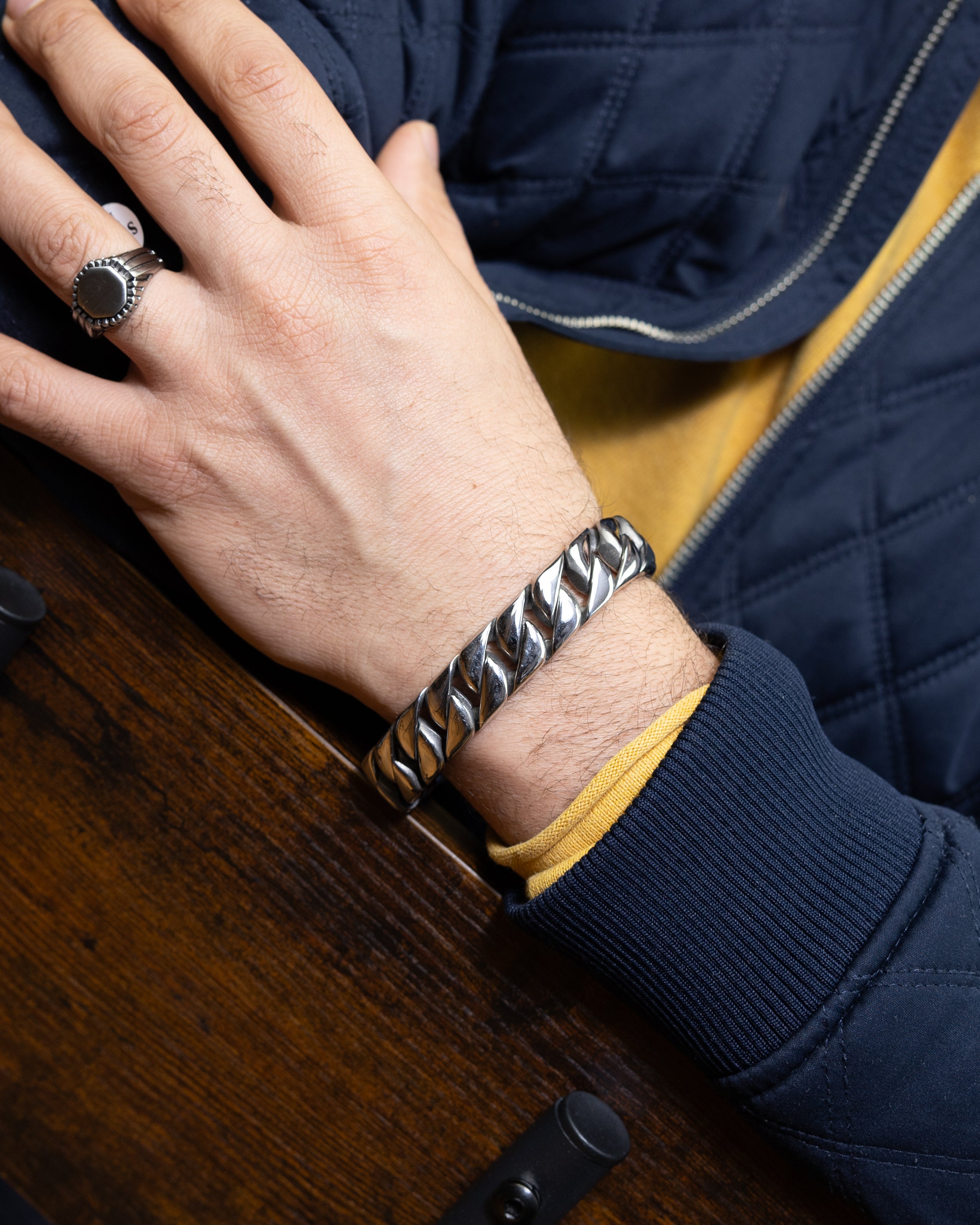 Aegis- Armband