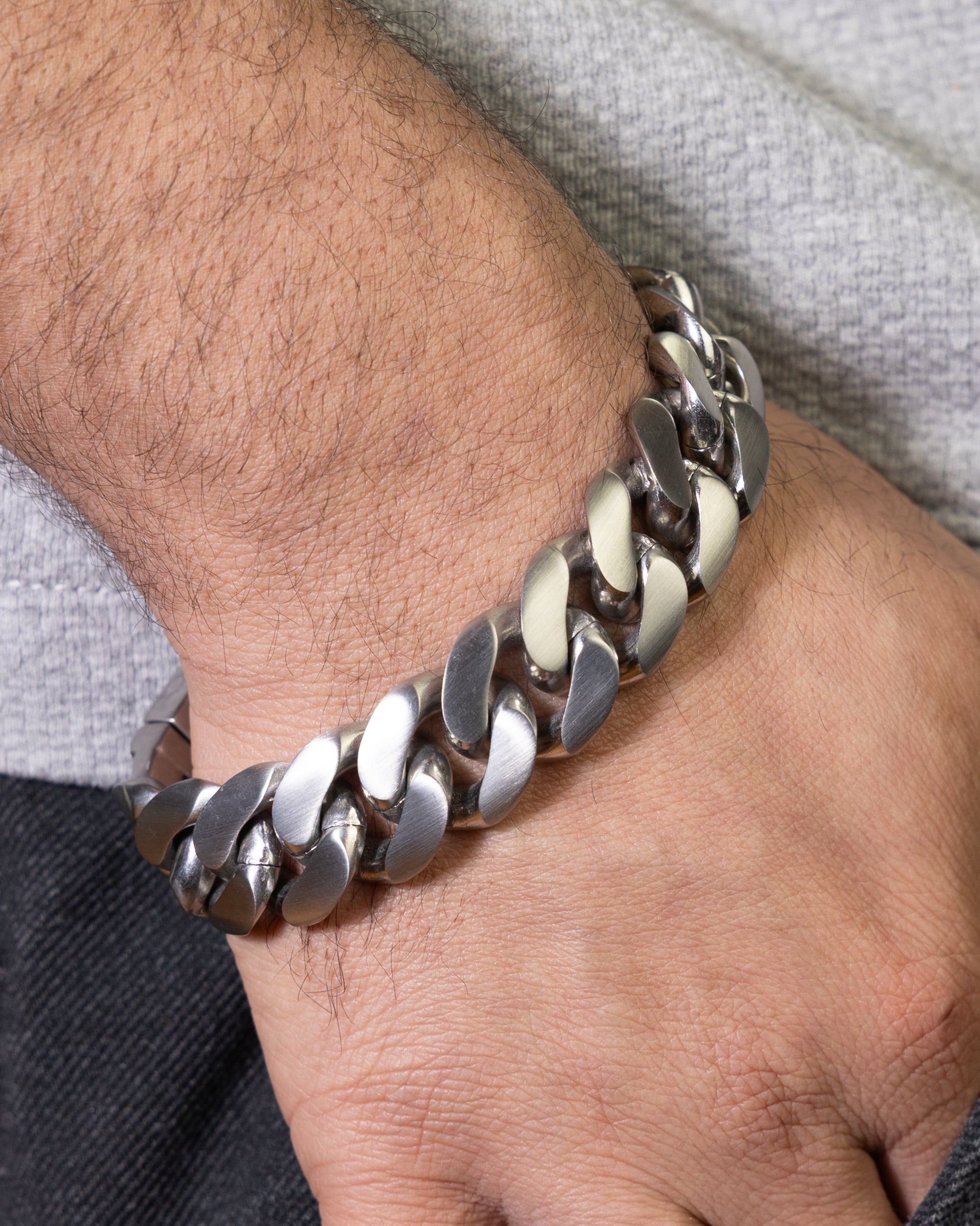Titan - Armband