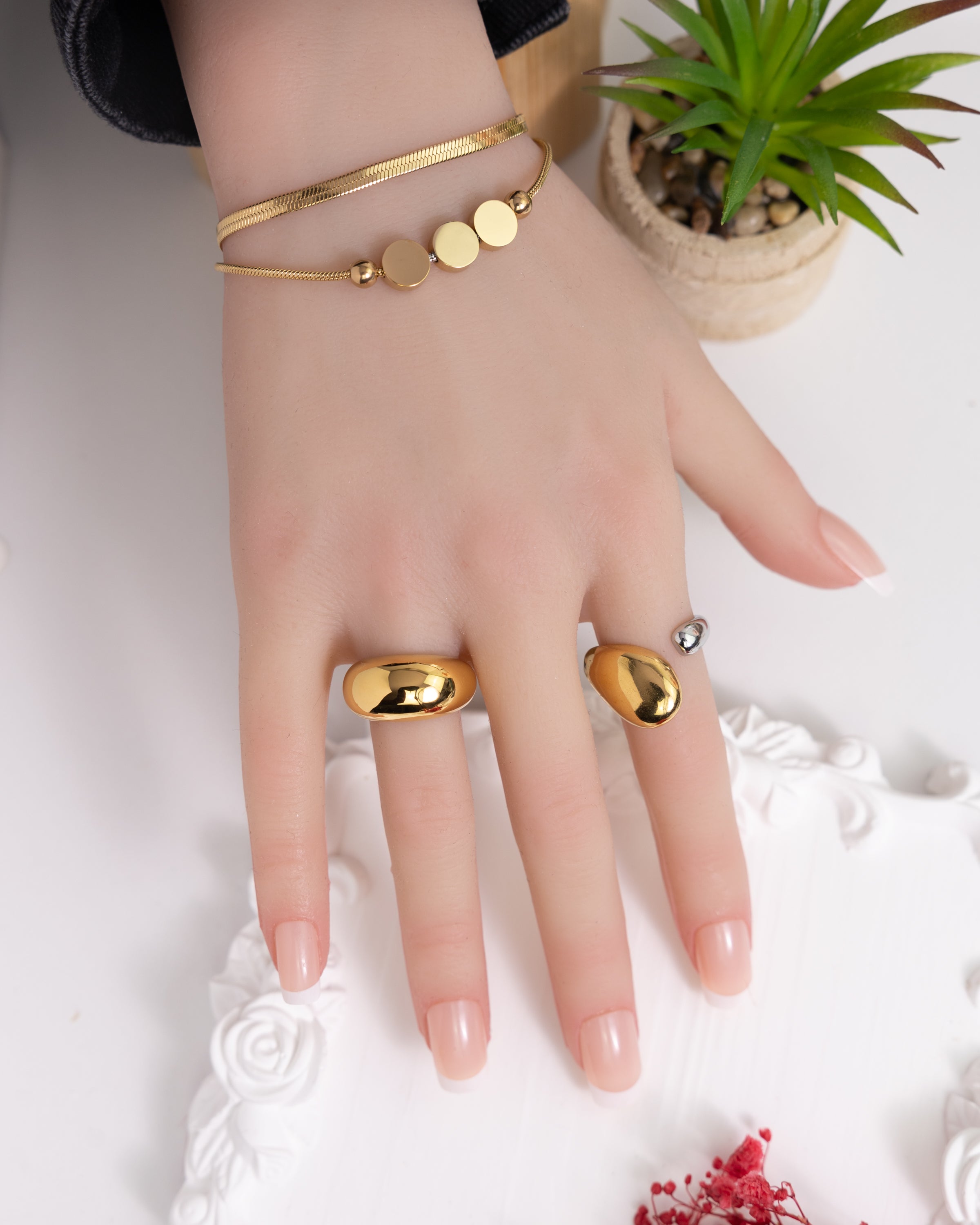 SAMR- Golden Dots Bracelet