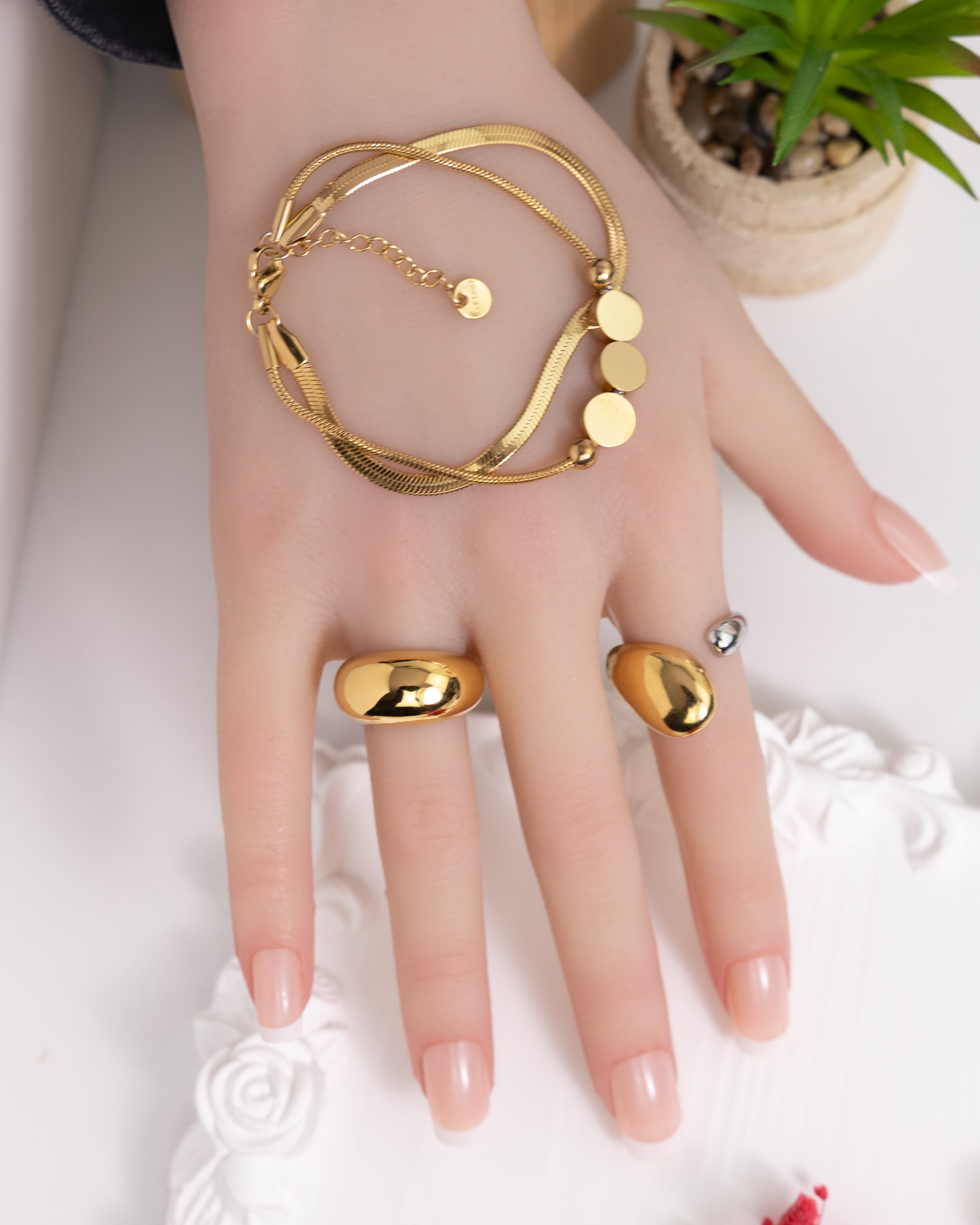 SAMR- Golden Dots Bracelet