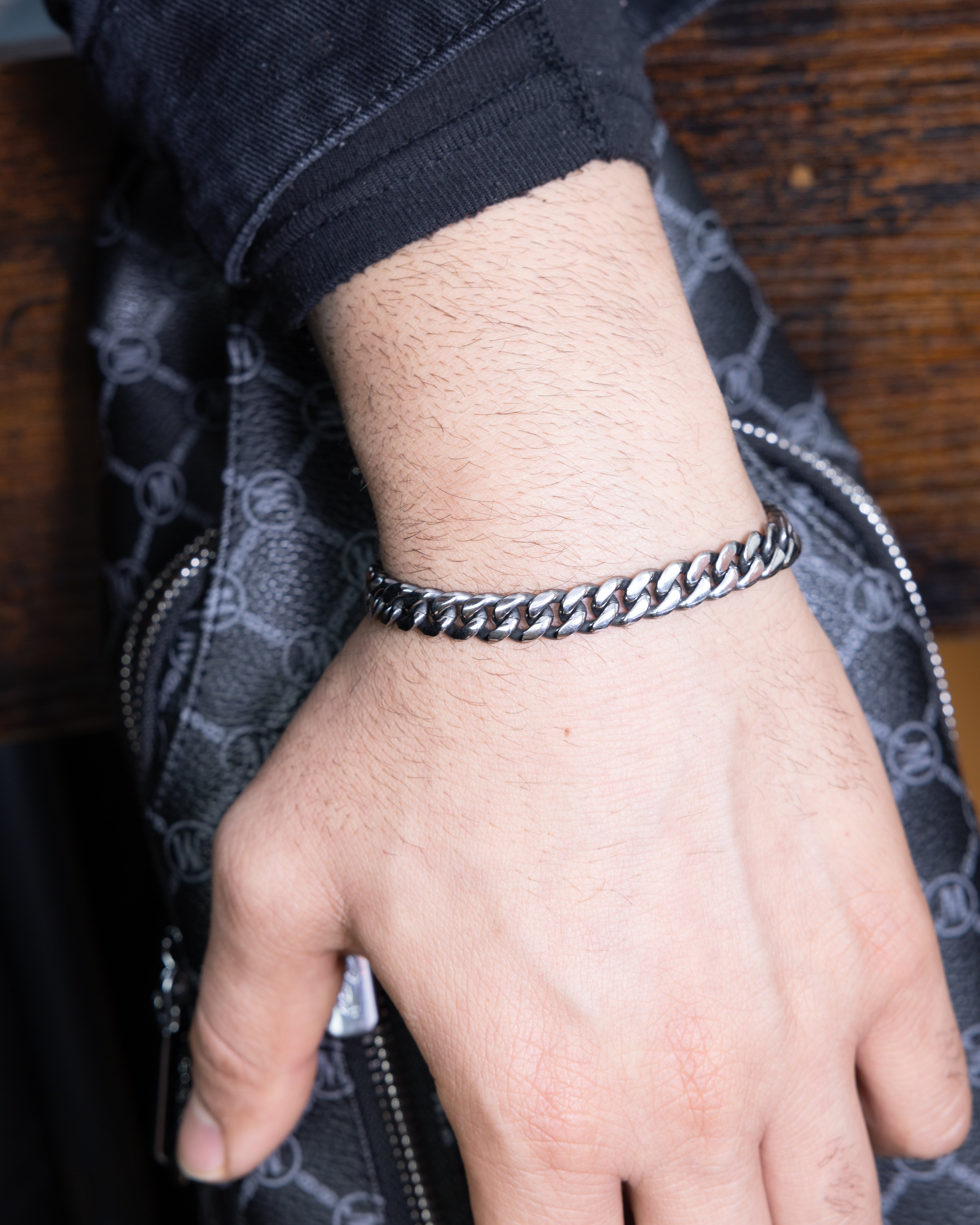 ZORO-Steel Flow Armband