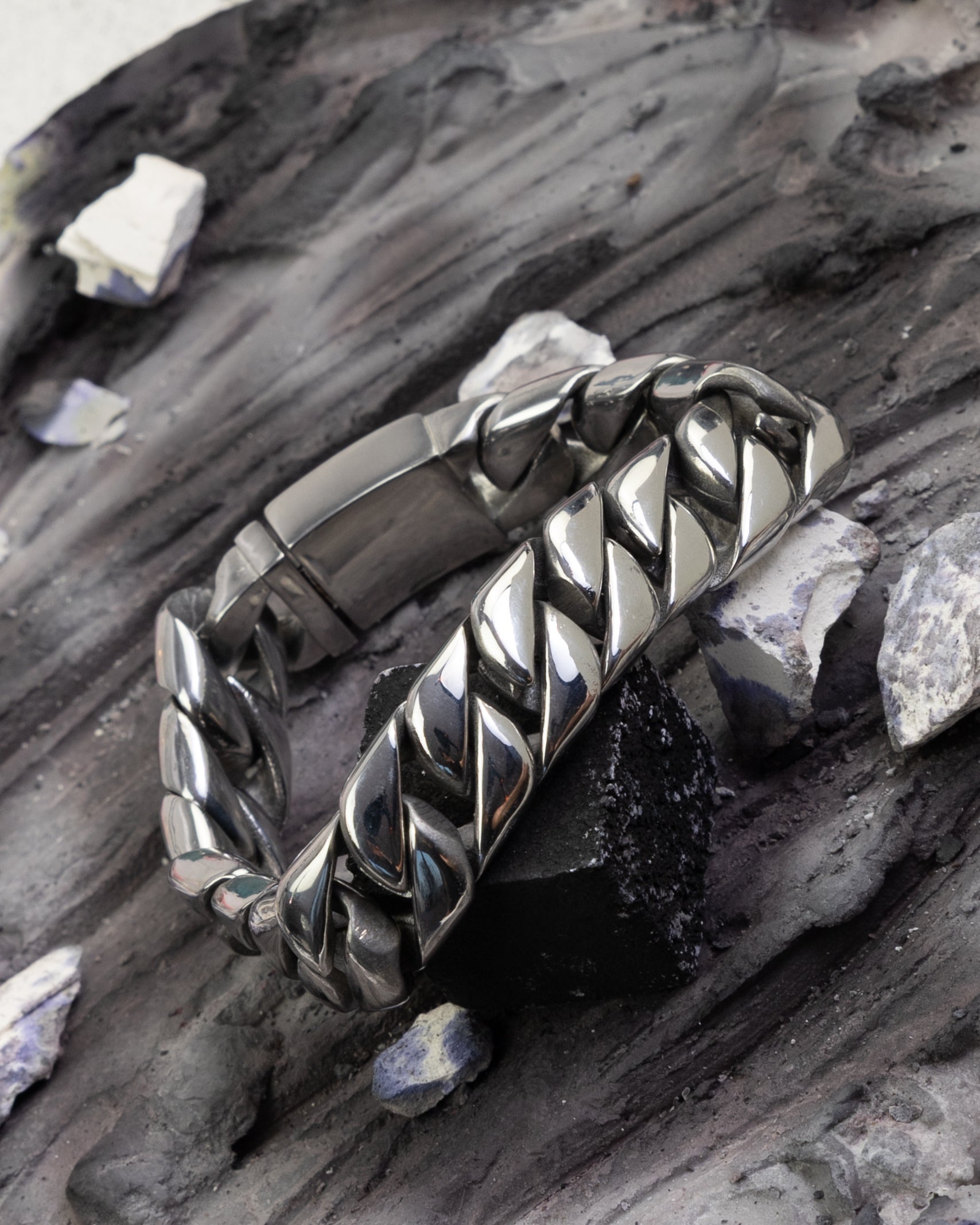 Aegis- Armband