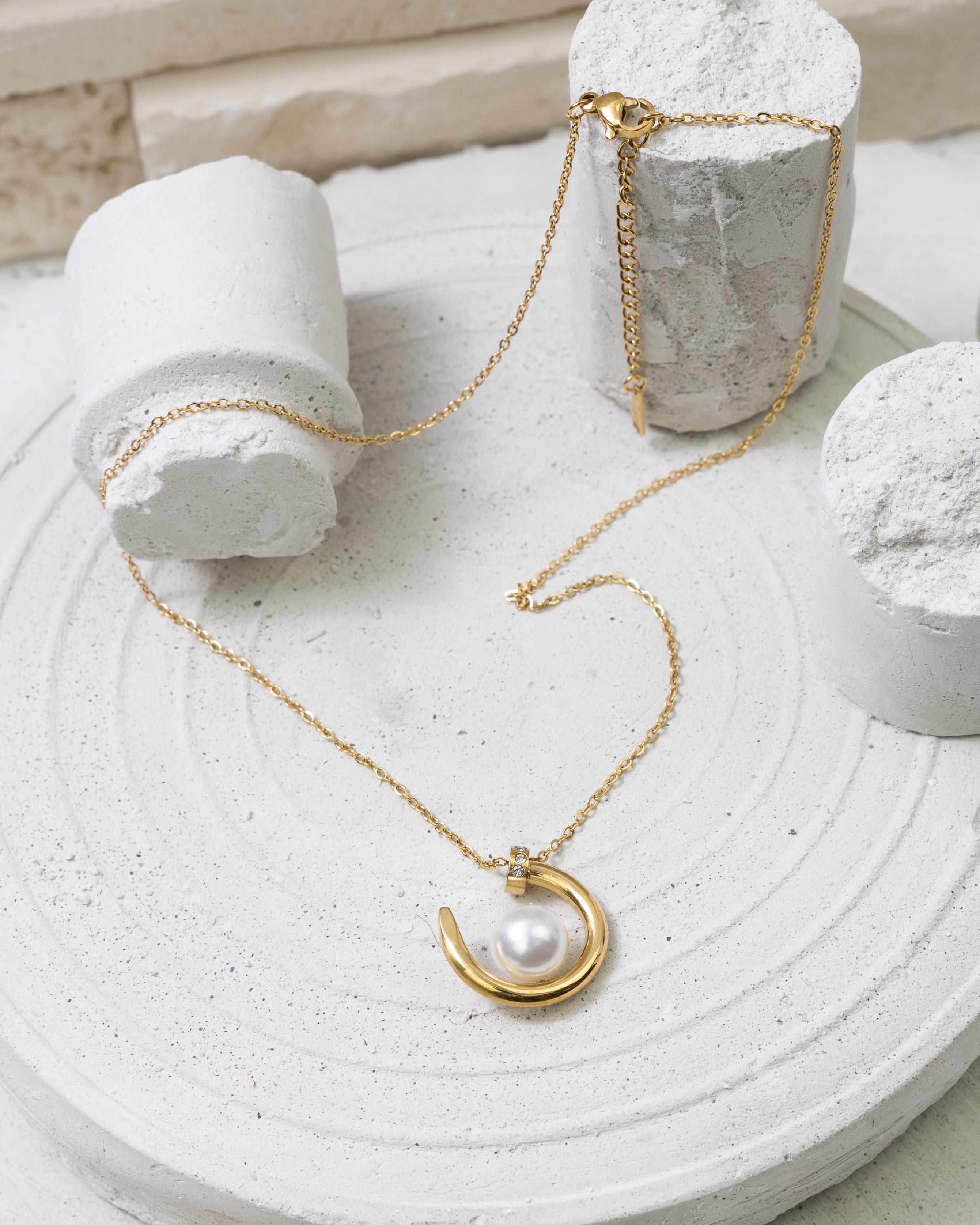 Nail & Pearl Embrac-Halskette - Glanzor