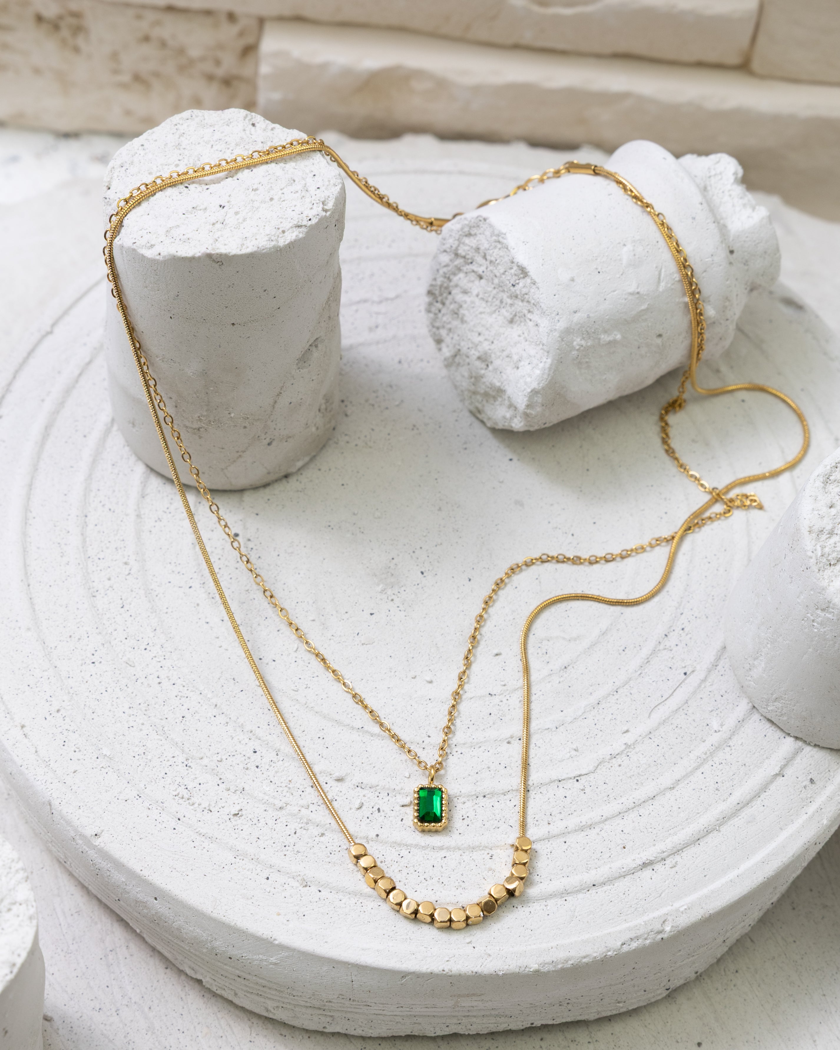 Emerald Radiance Layered-Halskette