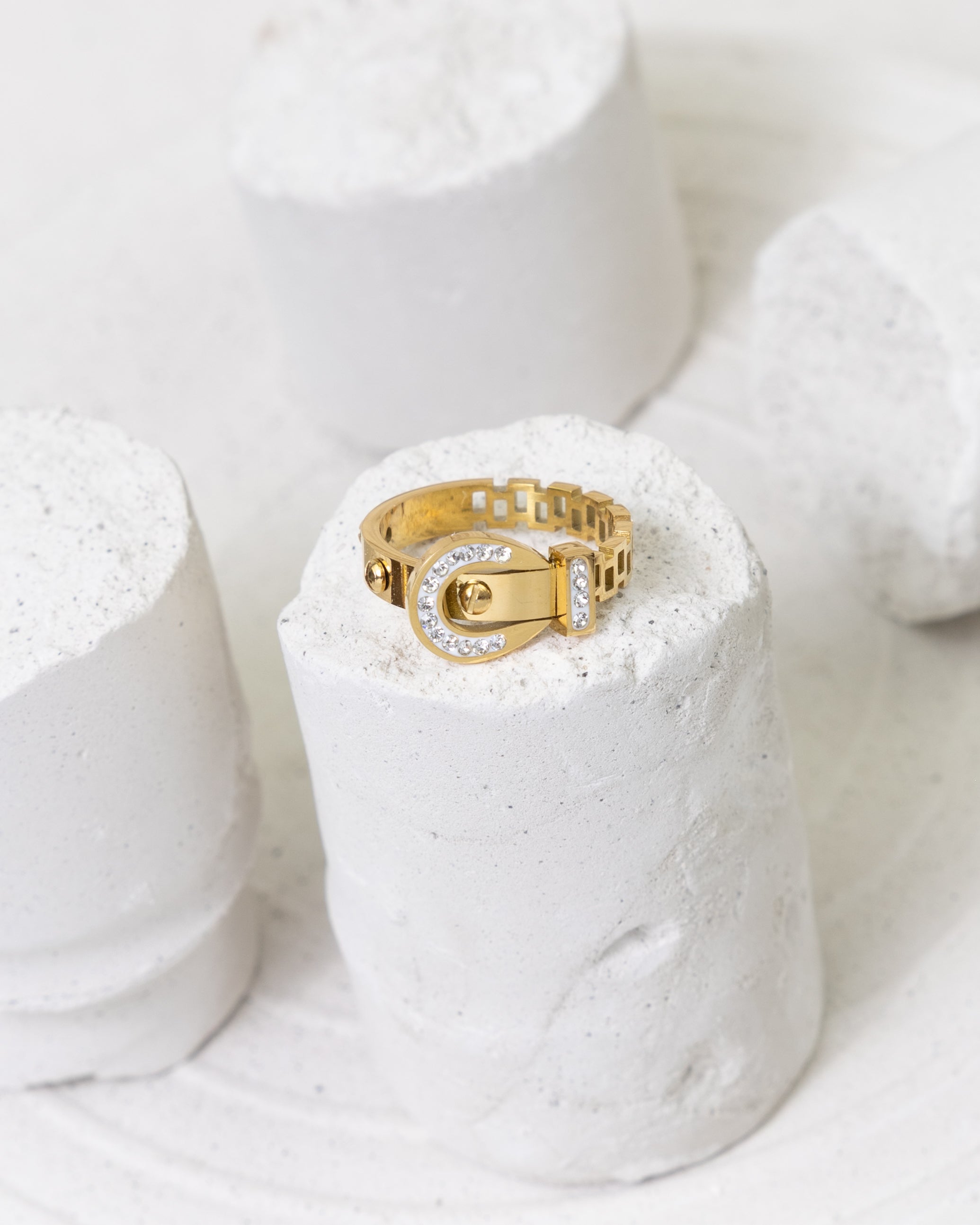Buckle Sparkle Statement Ring - Glanzor