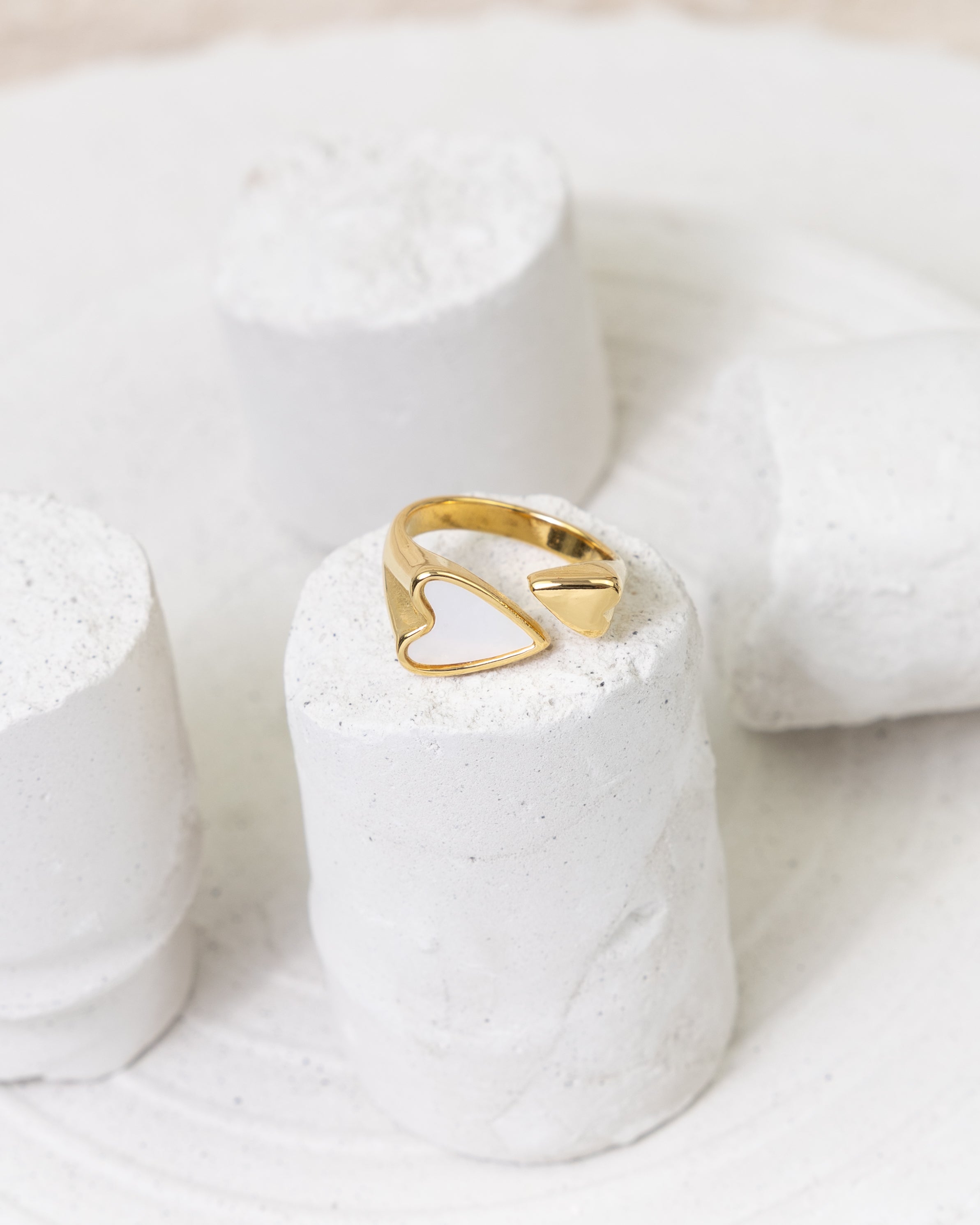 Open Hearts Embrace Ring - Glanzor