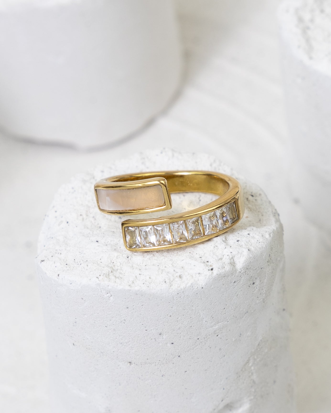 Iridescent Bar Crystal Wrap Ring - Glanzor