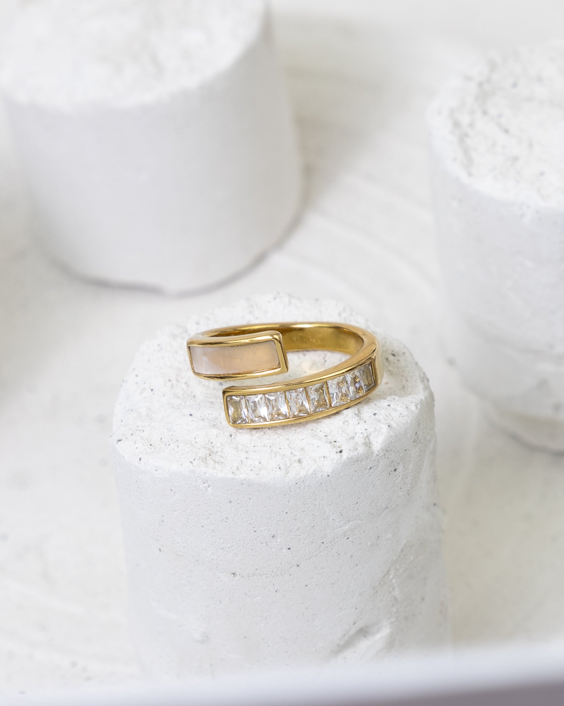 Iridescent Bar Crystal Wrap Ring - Glanzor