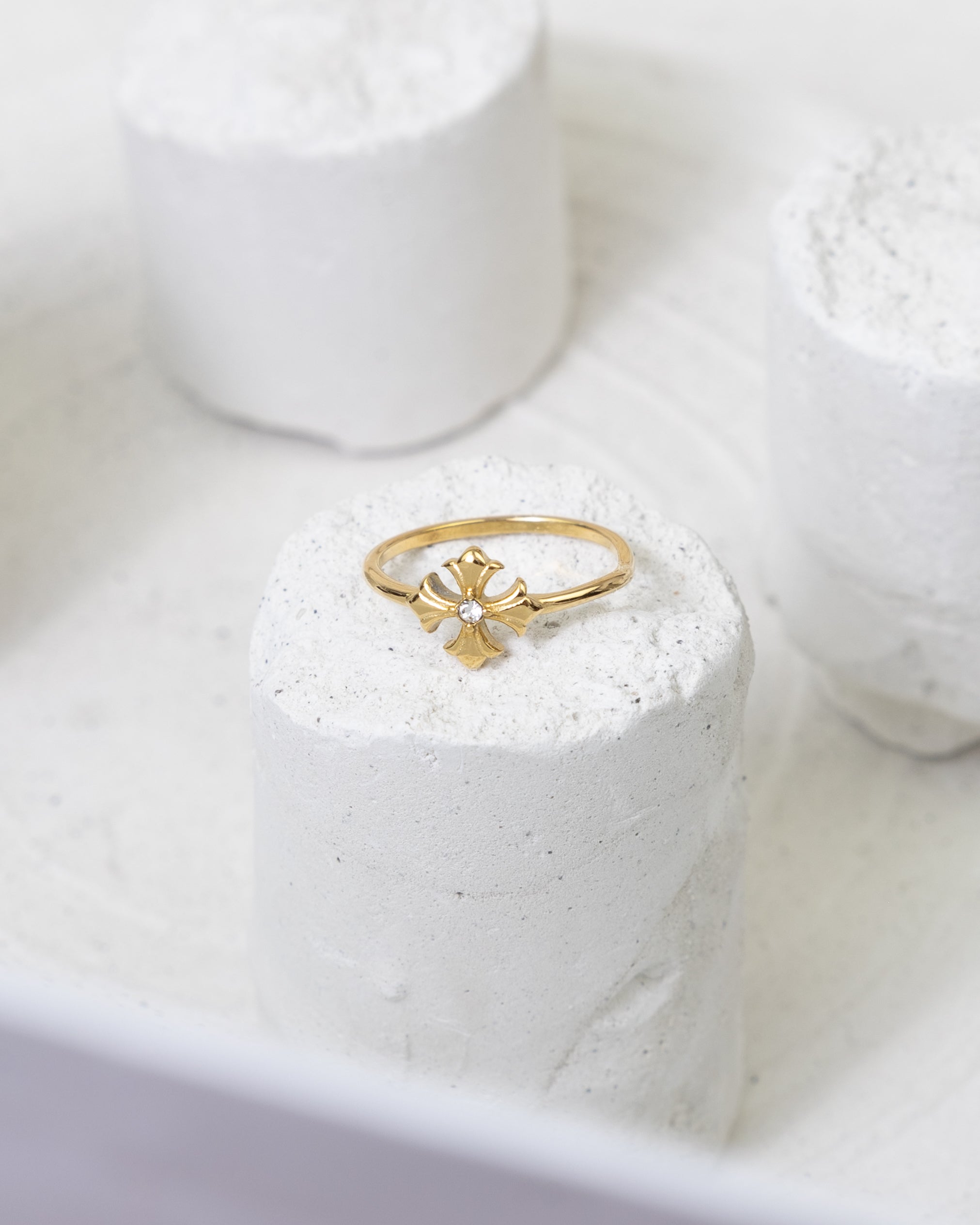 Fleur Éternelle Cross Ring - Glanzor