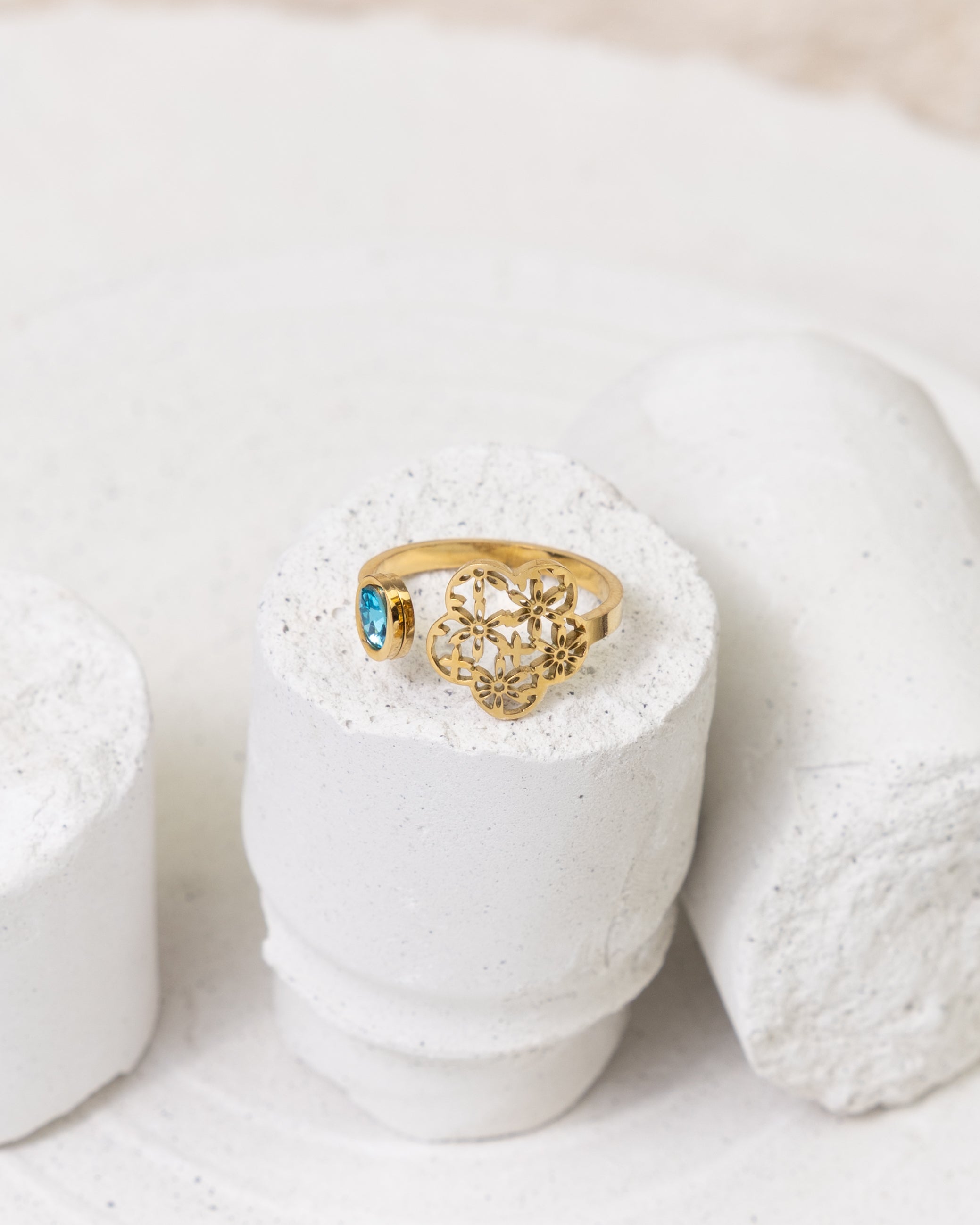Azure Bloom Openwork Ring - Glanzor