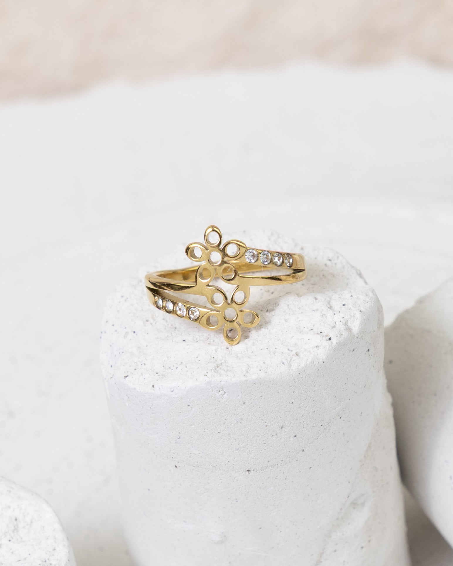 Blooming Petals Crystal Wrap Ring - Glanzor