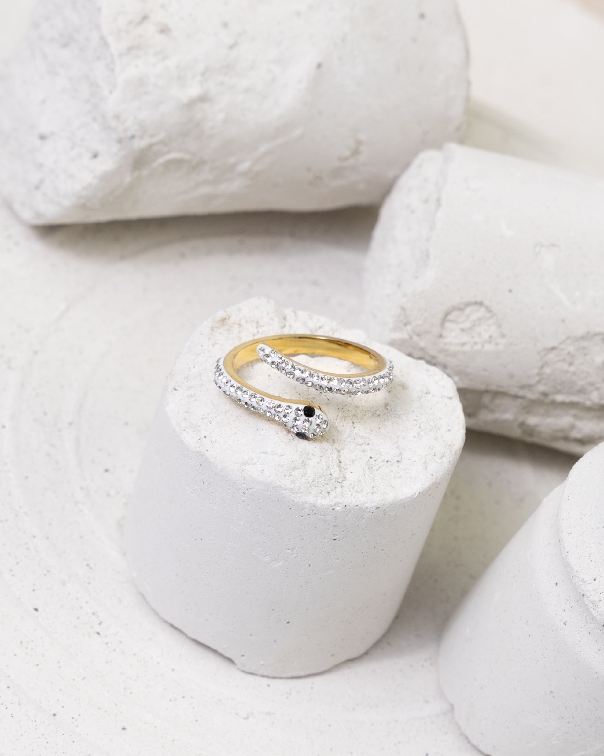 Serpentine Sparkle Embrace Ring - Glanzor