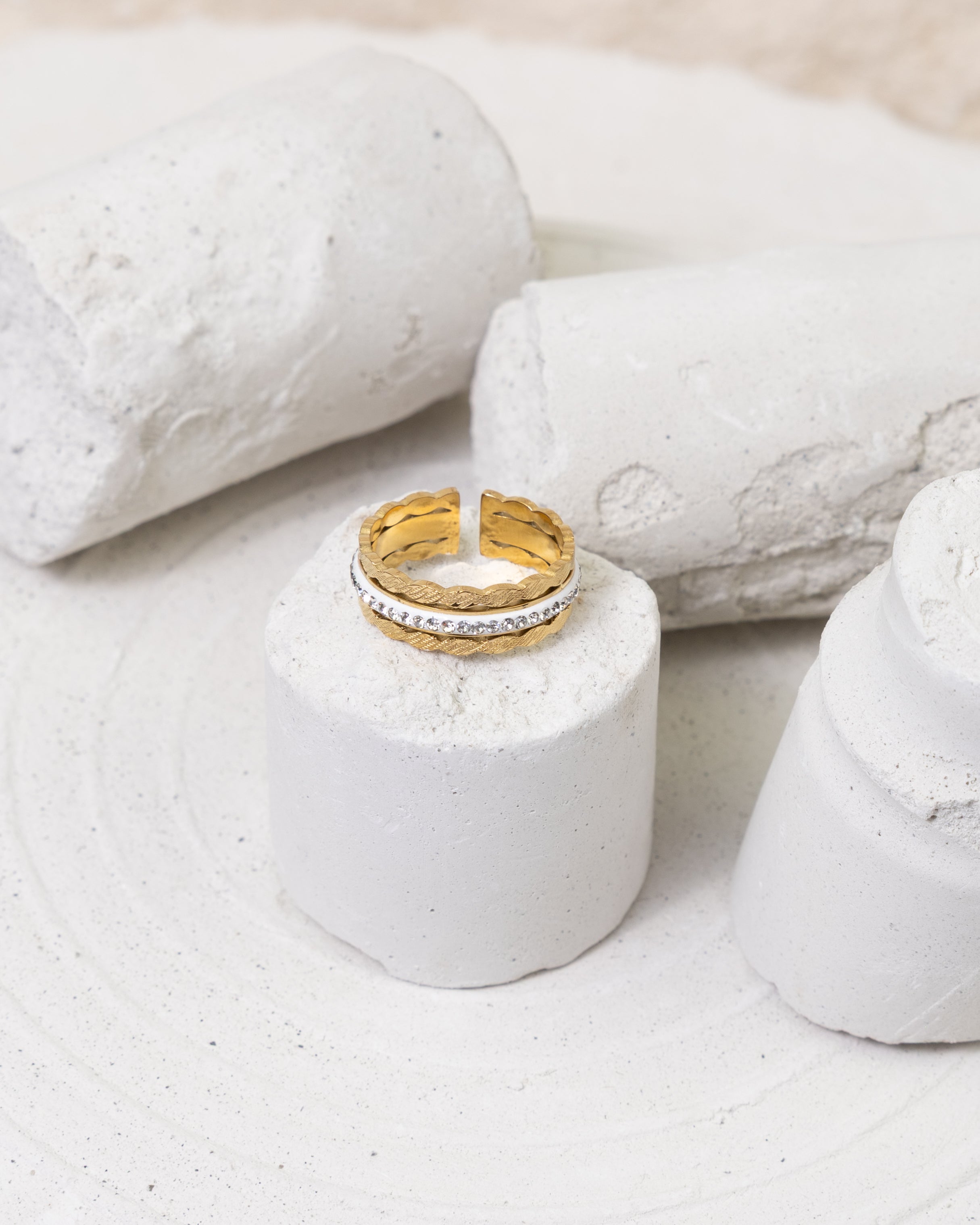 Textured Radiance Trio Ring - Glanzor